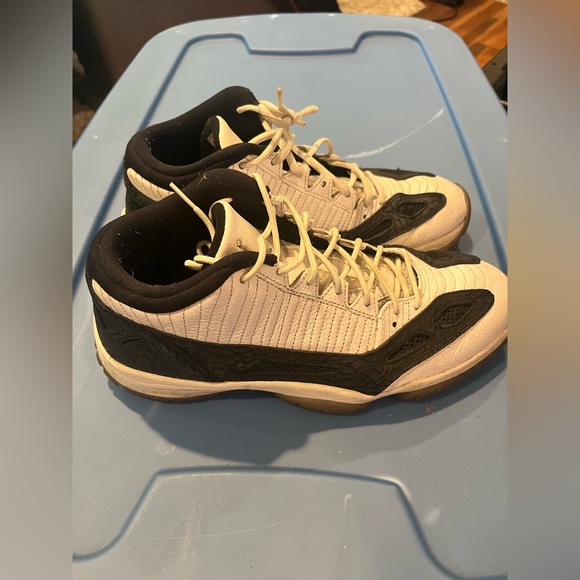 Air Jordan 11 Retro Low IE White/Black 2011 - Picture 6 of 6